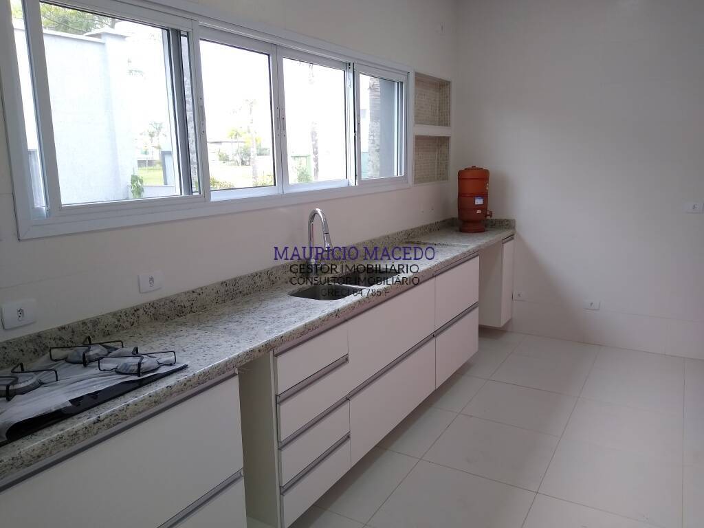 Casa para alugar com 5 quartos, 450m² - Foto 12