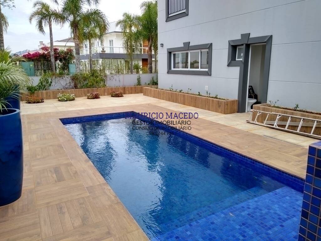 Casa para alugar com 5 quartos, 450m² - Foto 35