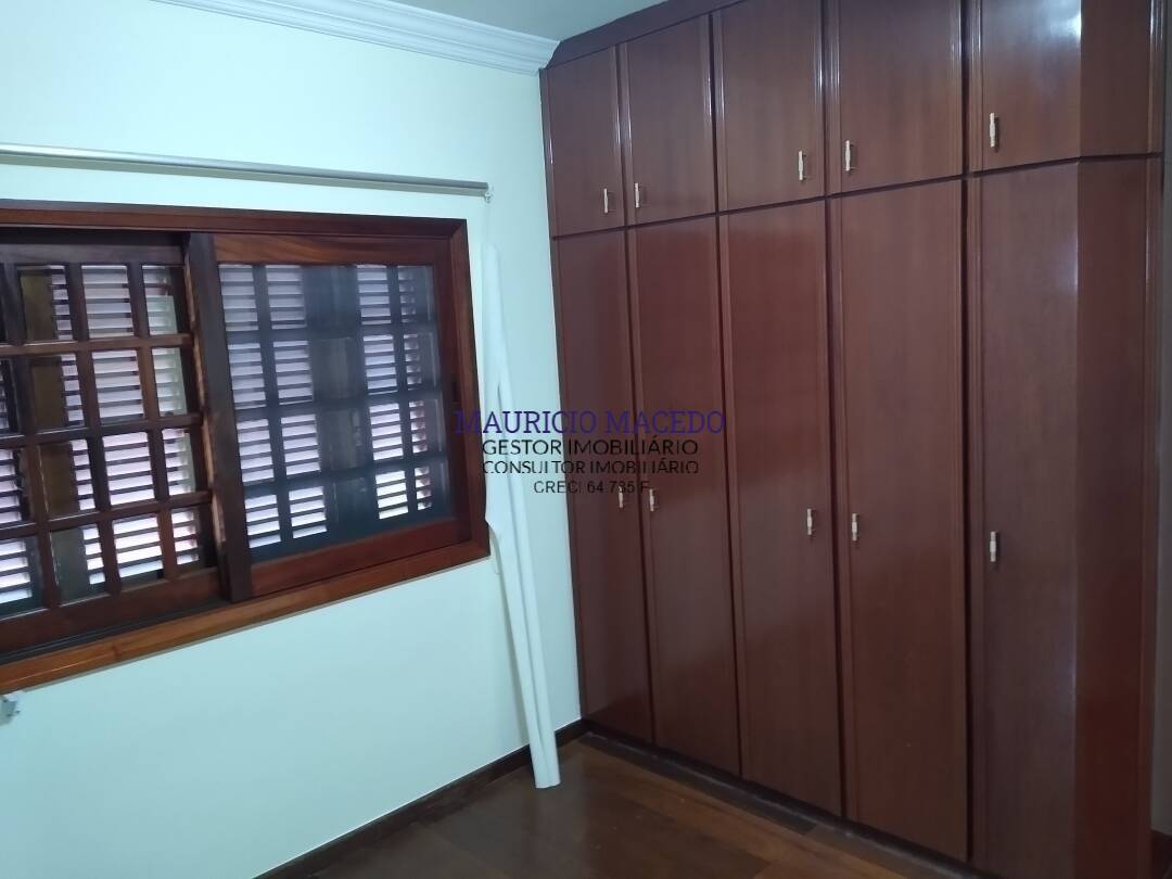 Casa para alugar com 4 quartos, 300m² - Foto 36