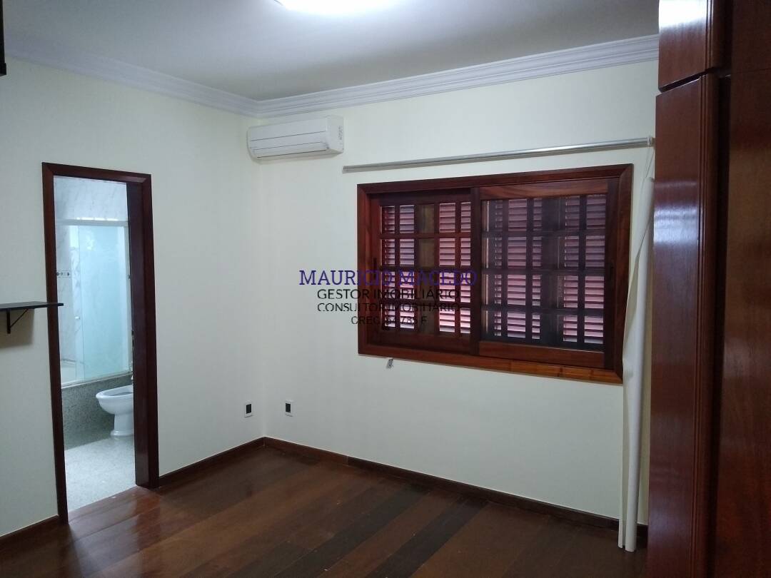 Casa para alugar com 4 quartos, 300m² - Foto 35