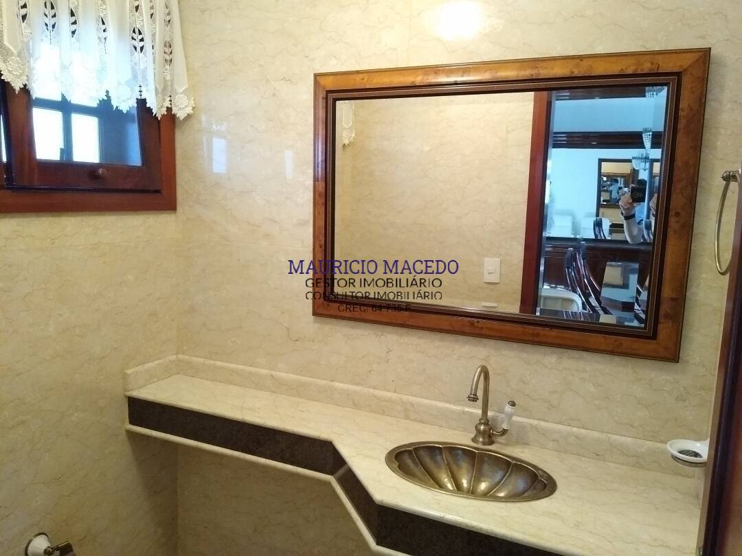 Casa para alugar com 4 quartos, 300m² - Foto 19