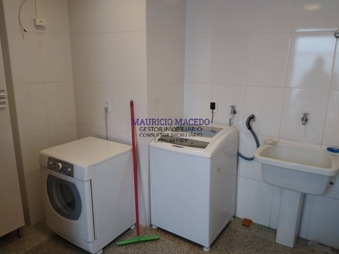 Casa para alugar com 4 quartos, 300m² - Foto 13