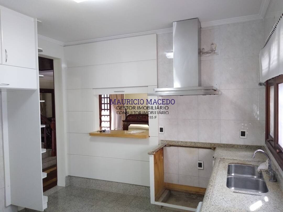 Casa para alugar com 4 quartos, 300m² - Foto 12