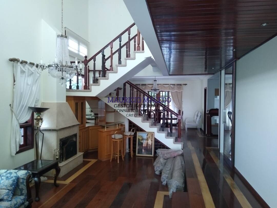 Casa para alugar com 4 quartos, 300m² - Foto 2