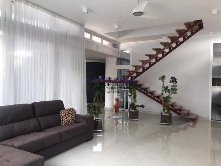 Casa à venda com 4 quartos, 344m² - Foto 2