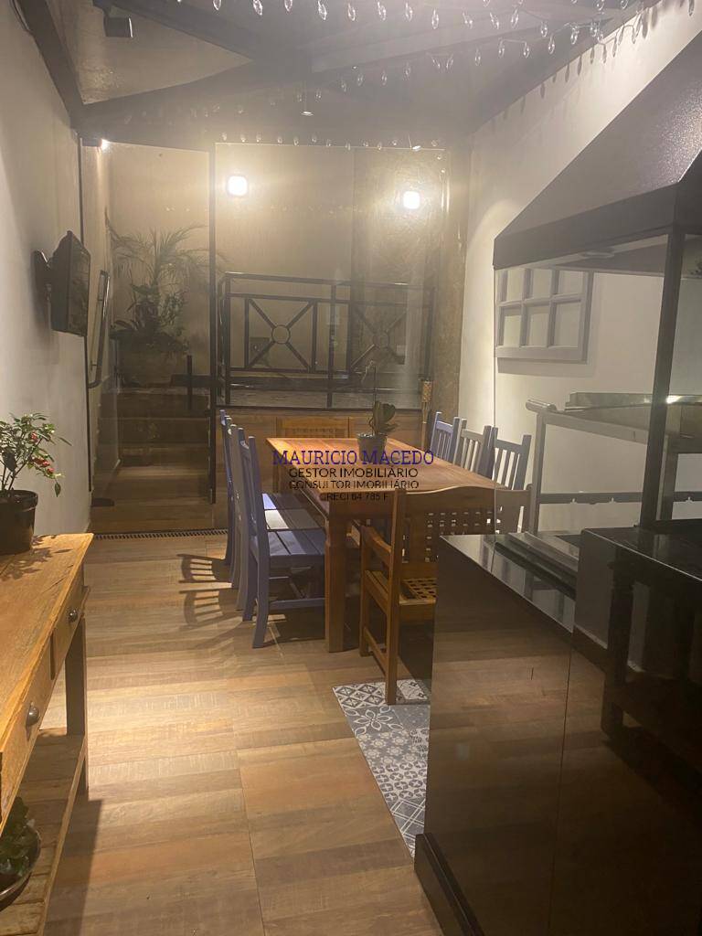 Casa à venda com 4 quartos, 310m² - Foto 8