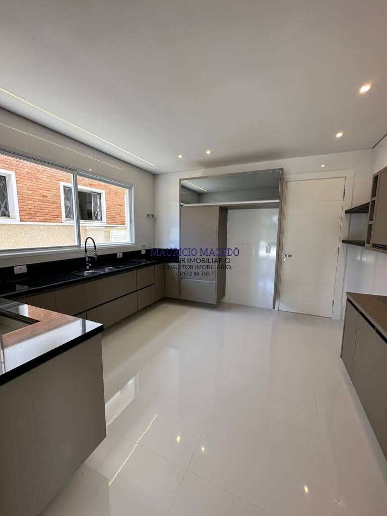 Casa à venda com 4 quartos, 320m² - Foto 13