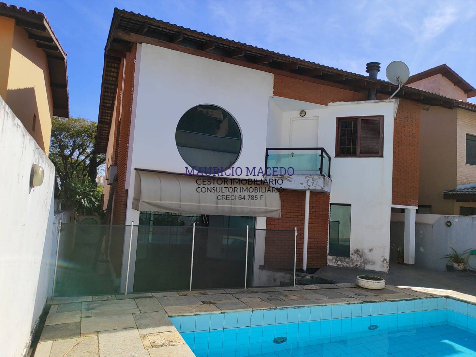 Casa à venda com 4 quartos, 305m² - Foto 1