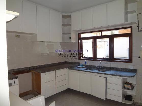 Casa para alugar com 4 quartos, 320m² - Foto 48