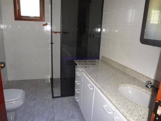 Casa para alugar com 4 quartos, 320m² - Foto 56