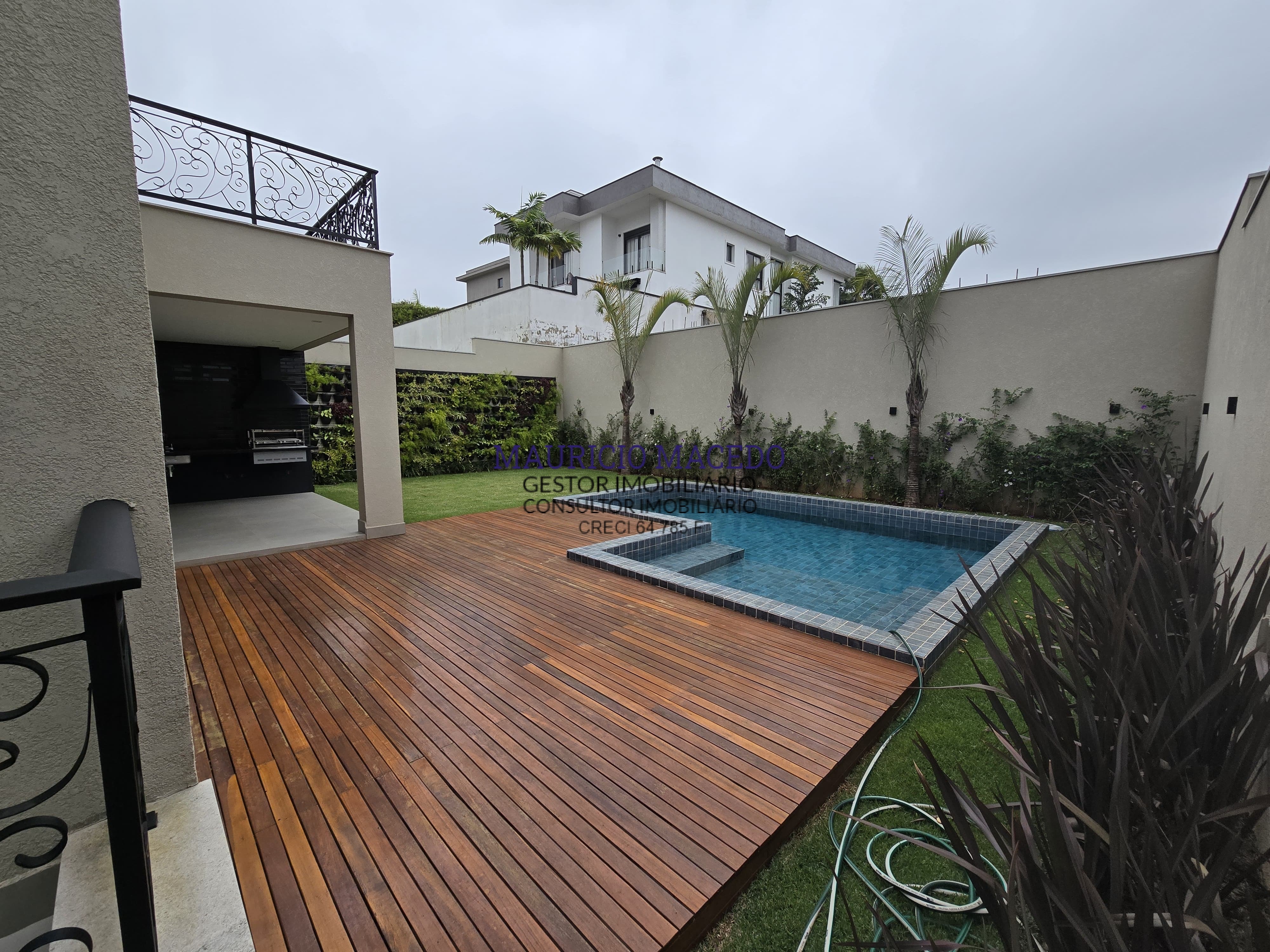 Casa à venda e aluguel com 4 quartos, 444m² - Foto 2