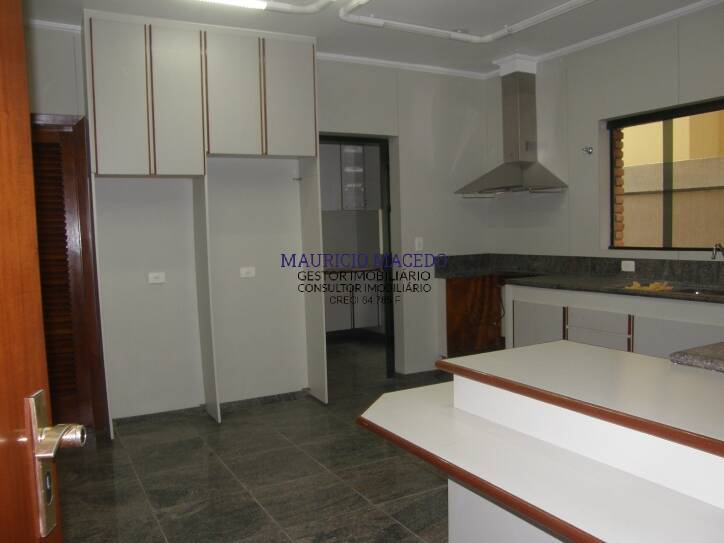 Casa para alugar com 4 quartos, 484m² - Foto 10