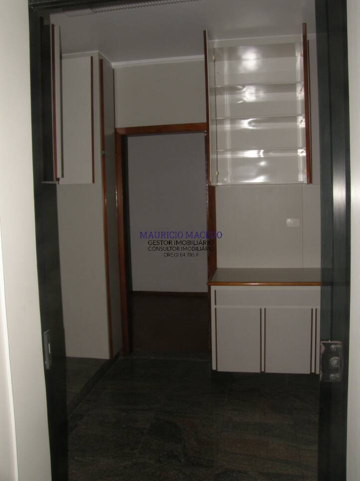 Casa para alugar com 4 quartos, 484m² - Foto 11