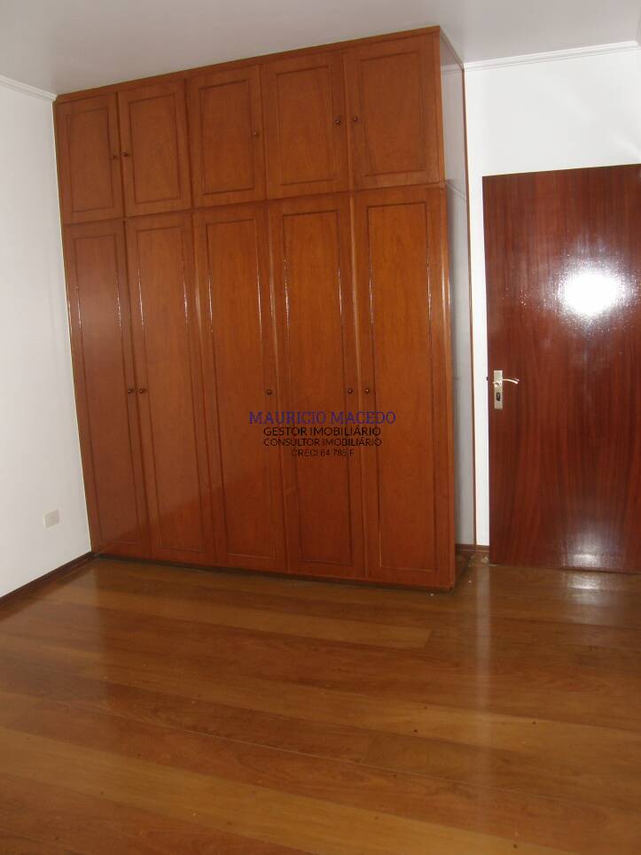 Casa para alugar com 4 quartos, 484m² - Foto 28